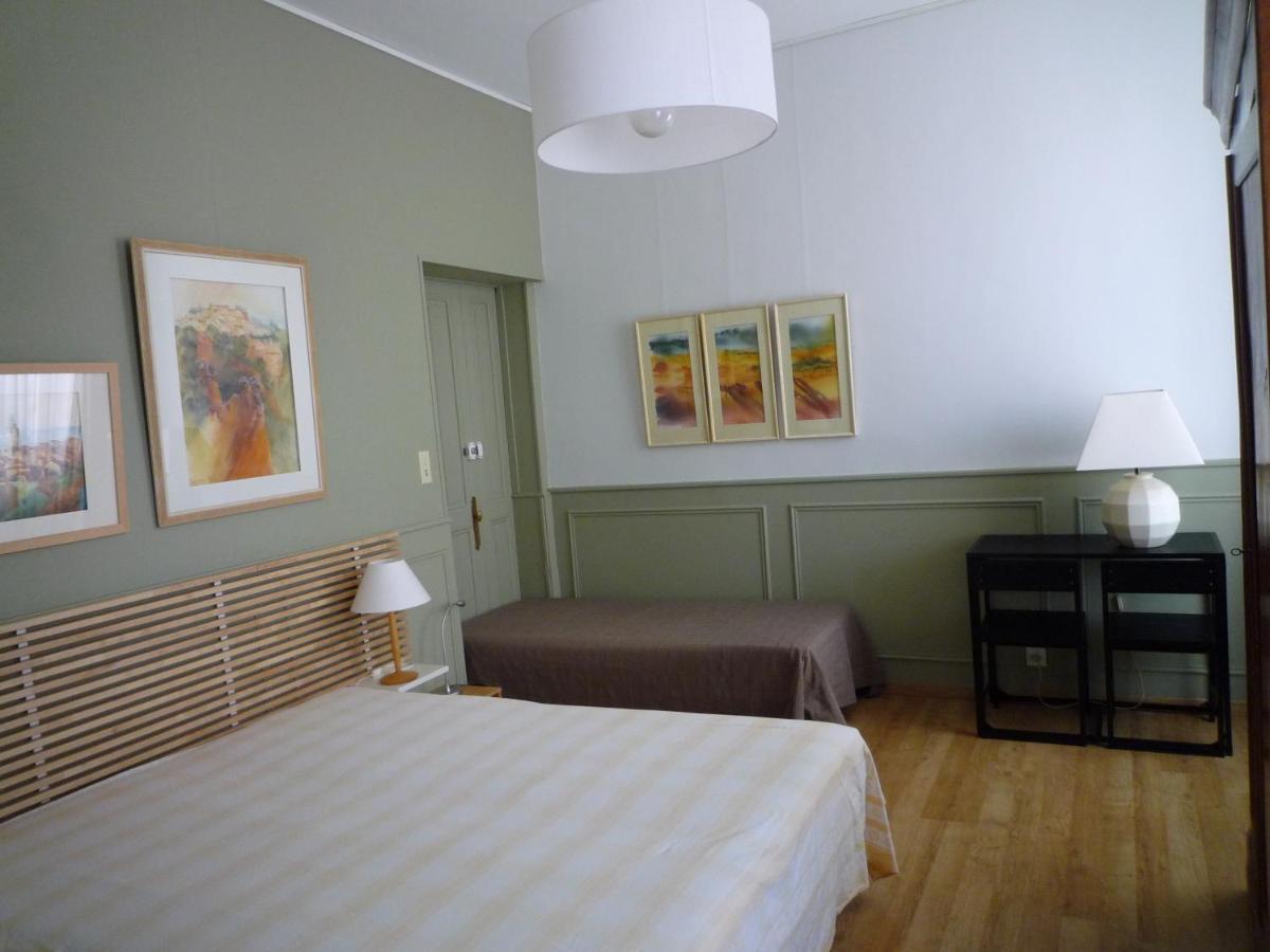 Appartement Avignon Centre Intra Muros Cour Exterieure Parking Prive Gratuit エクステリア 写真