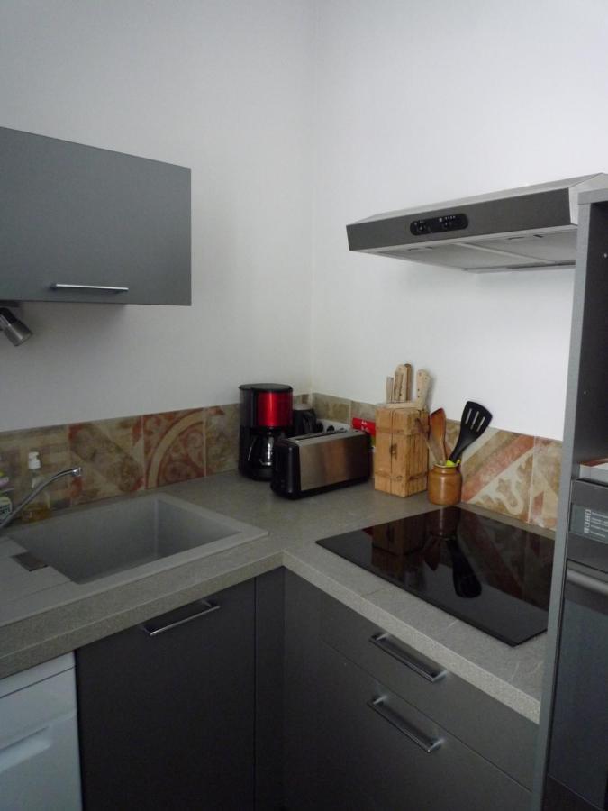 Appartement Avignon Centre Intra Muros Cour Exterieure Parking Prive Gratuit エクステリア 写真
